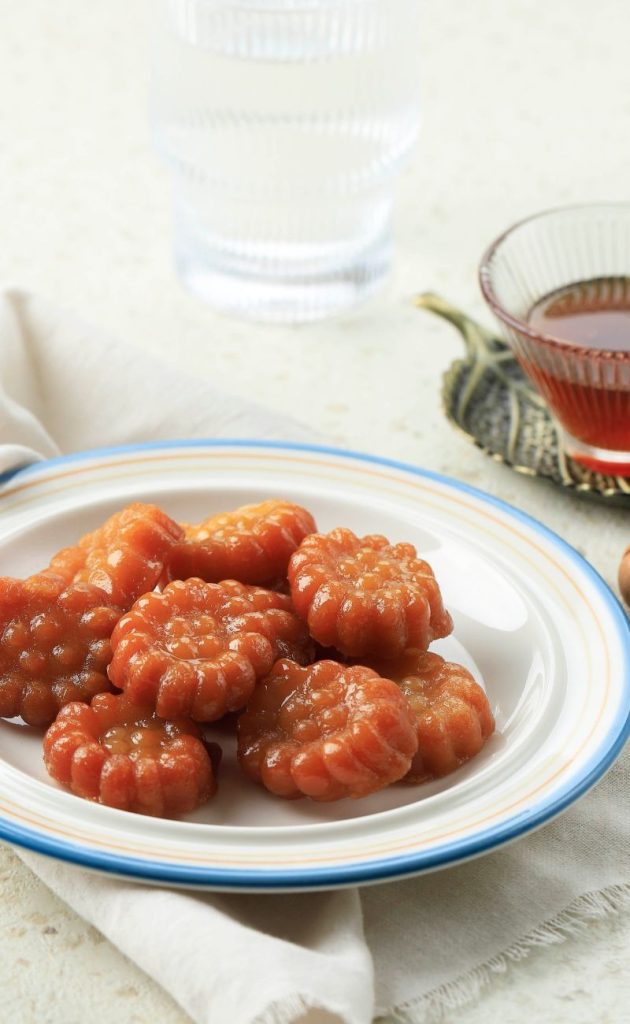 Bite-sized Yakgwa via Freedom to Wander